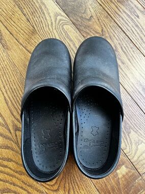 Dansko Black women's Slip-On Clogs 36 6